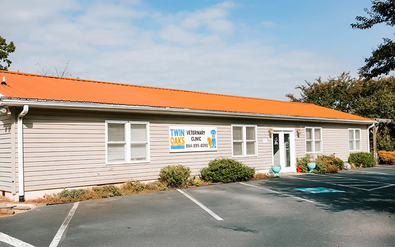 Front view of Twin Oaks Veterinary Clinic.